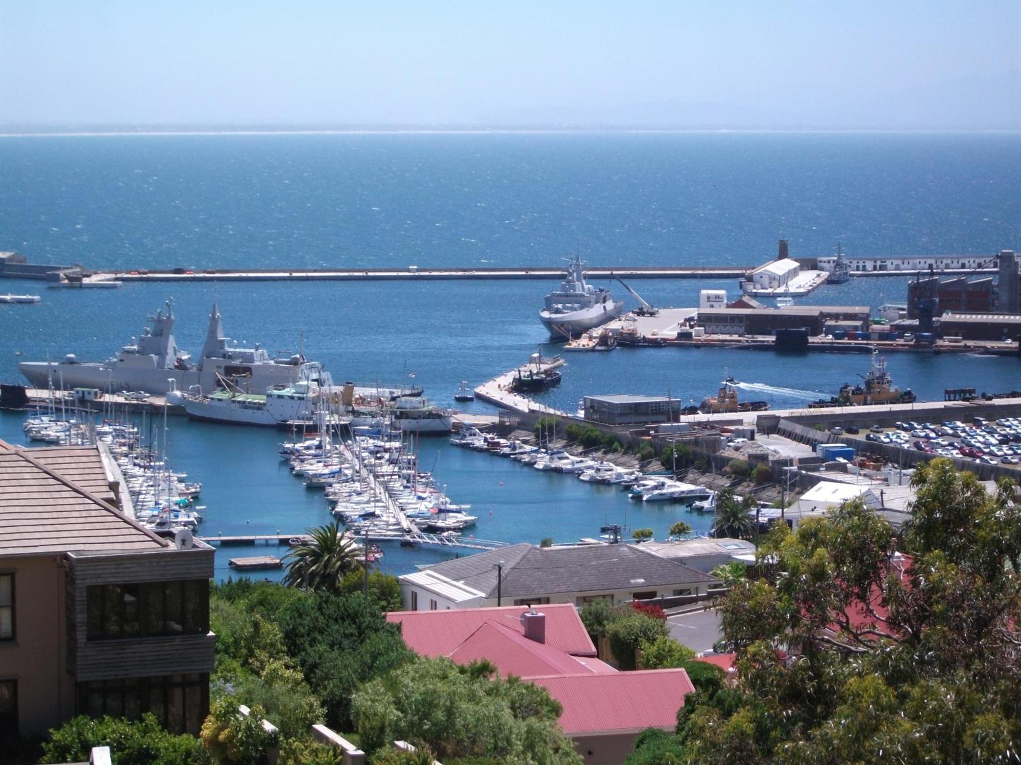 A Boat House Hotel Simonʼs Town Екстериор снимка